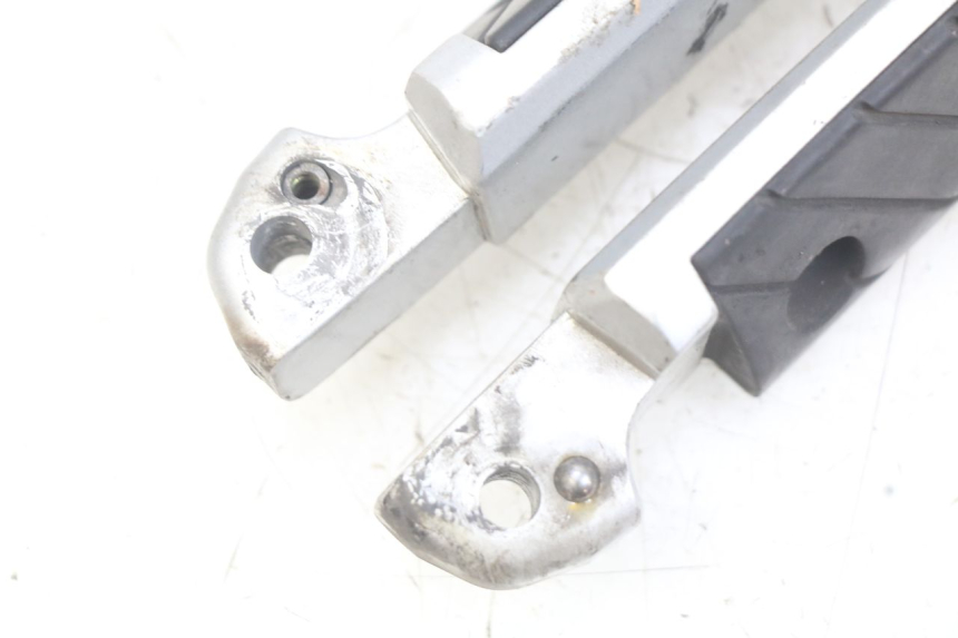 photo de PAR DE APOYAPIÉS TRASEROS YAMAHA X-CITY XCITY 125 (2007 - 2013) - Zoom estado de uso