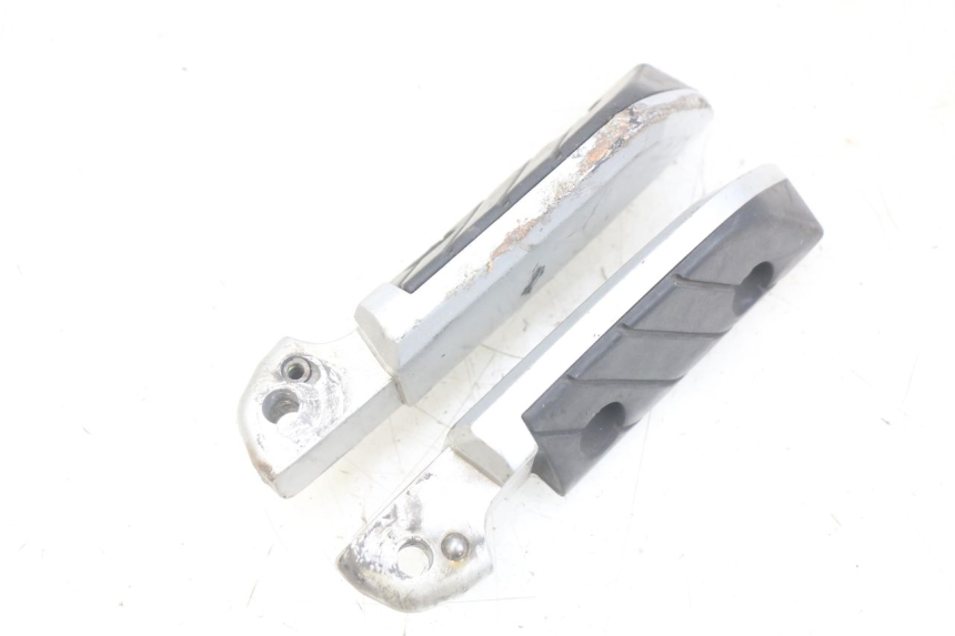 photo de PAR DE APOYAPIÉS TRASEROS YAMAHA X-CITY XCITY 125 (2007 - 2013) - Otra perspectiva