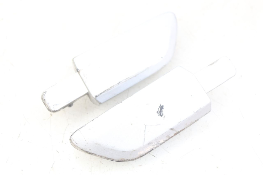 photo de PAR DE APOYAPIÉS TRASEROS YAMAHA X-CITY XCITY 125 (2007 - 2013) - Detalles de los puntos de fijación