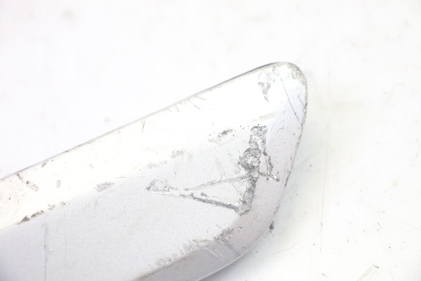 photo de PAR DE APOYAPIÉS TRASEROS YAMAHA X-CITY XCITY 125 (2007 - 2013) - Estado de la superficie y material