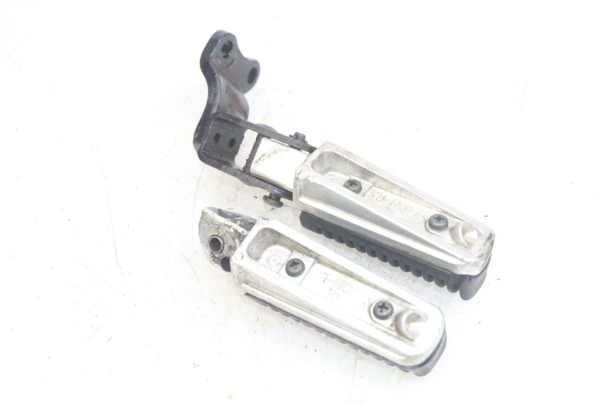 photo de PAR DE APOYAPIÉS TRASEROS YAMAHA X-MAX XMAX 250 (2006 - 2009) - Zoom estado de uso