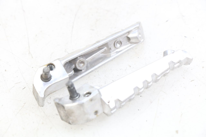 photo de PAR DE APOYAPIÉS TRASEROS YAMAHA X-MAX XMAX 125 (2010 - 2013) - Zoom estado de uso