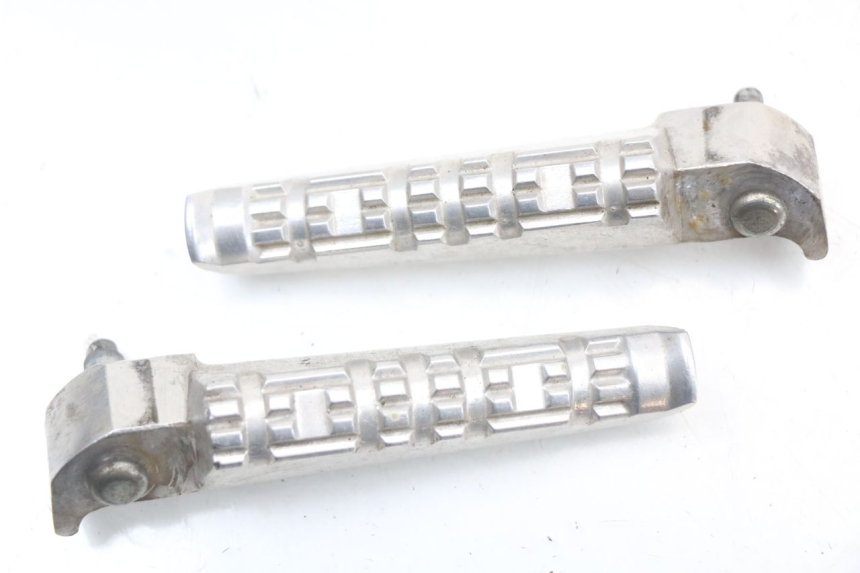 photo de PAR DE APOYAPIÉS TRASEROS YAMAHA X-MAX XMAX 125 (2010 - 2013) - Detalle de la pieza