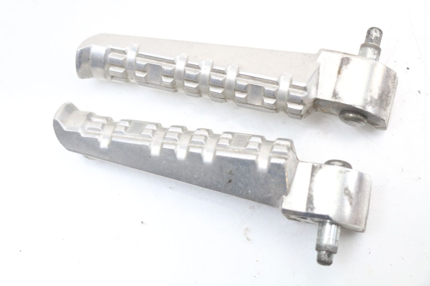 photo de PAR DE APOYAPIÉS TRASEROS YAMAHA X-MAX XMAX 125 (2010 - 2013) - Zoom estado de uso