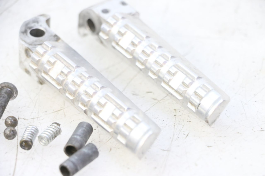 photo de PAR DE APOYAPIÉS TRASEROS YAMAHA X-MAX XMAX 125 (2010 - 2013) - Vista general del producto