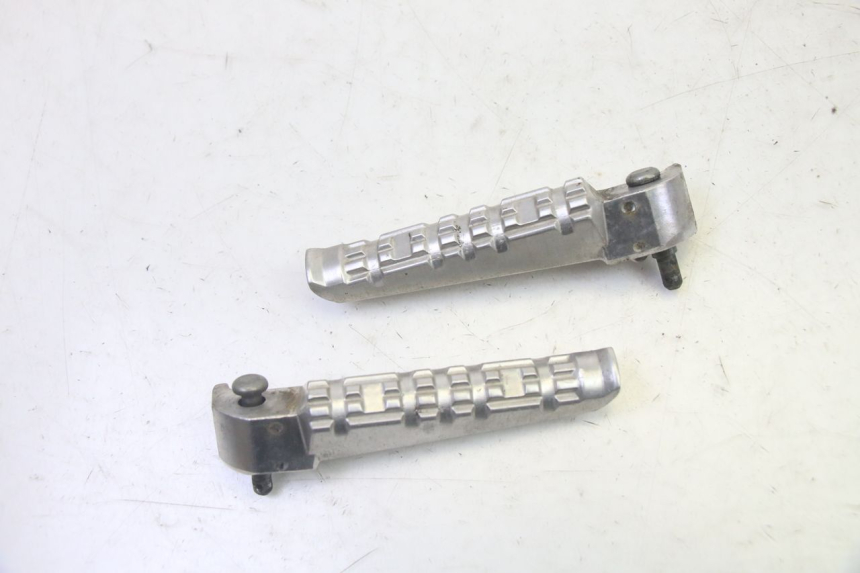 photo de PAR DE APOYAPIÉS TRASEROS YAMAHA X-MAX XMAX 125 (2010 - 2013) - Vista principal