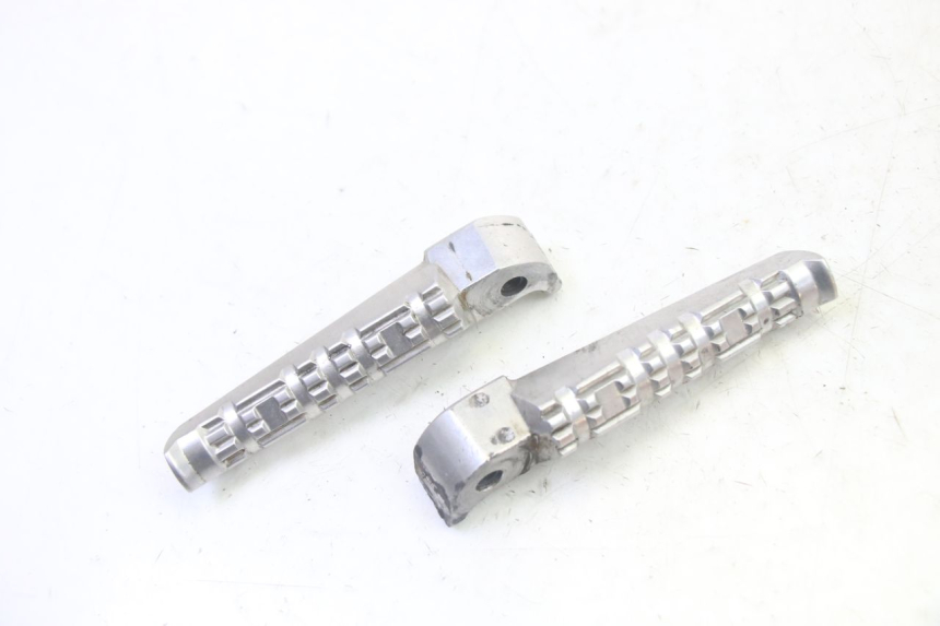 photo de PAR DE APOYAPIÉS TRASEROS YAMAHA X-MAX XMAX 125 (2010 - 2013) - Vista principal