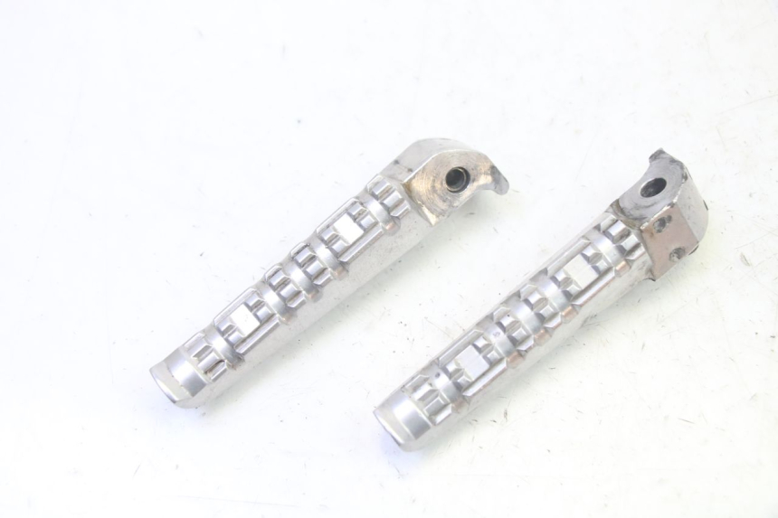 photo de PAR DE APOYAPIÉS TRASEROS YAMAHA X-MAX XMAX 125 (2010 - 2013) - Detalle de la pieza