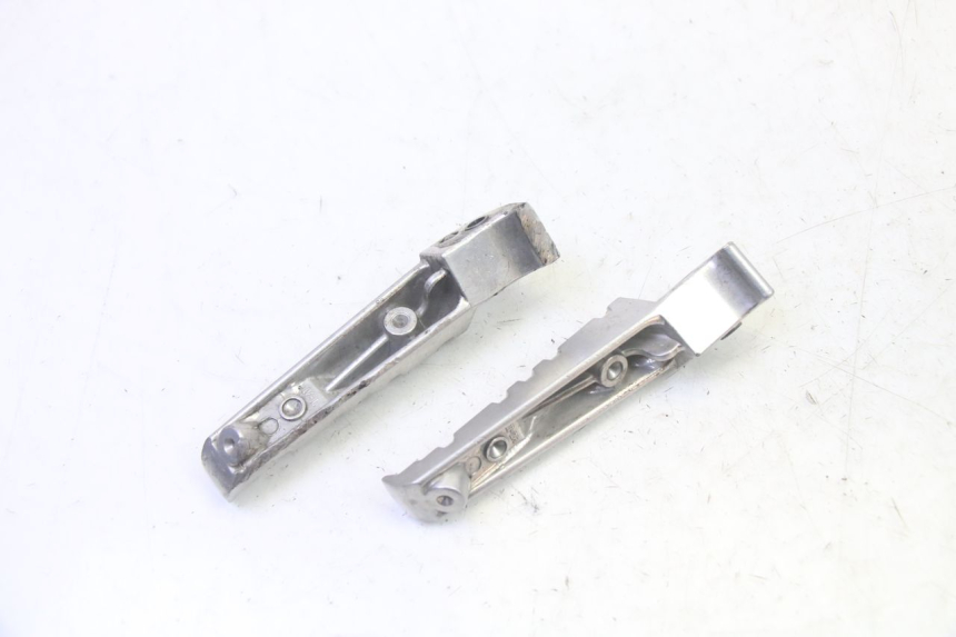 photo de PAR DE APOYAPIÉS TRASEROS YAMAHA X-MAX XMAX 125 (2010 - 2013) - Otra perspectiva