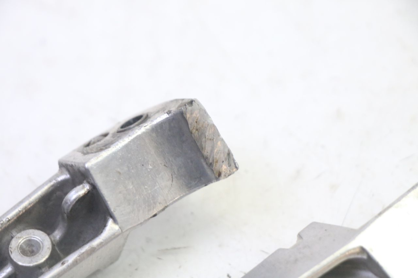 photo de PAR DE APOYAPIÉS TRASEROS YAMAHA X-MAX XMAX 125 (2010 - 2013) - Vista general del producto