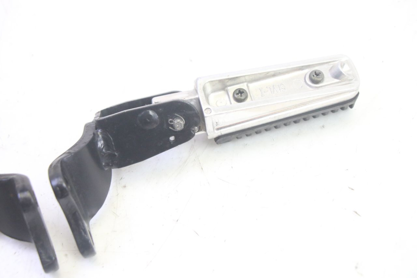 photo de PAR DE REPOSAPIÉS TRASEROS YAMAHA XMAX X-MAX 125 (2006 - 2009) - Características distintivas