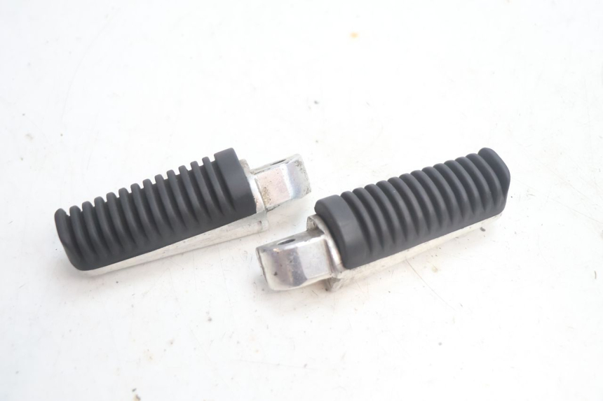 photo de PAR DE REPOSAPIÉS TRASEROS YAMAHA XMAX X-MAX 125 (2006 - 2009) - Vista principal