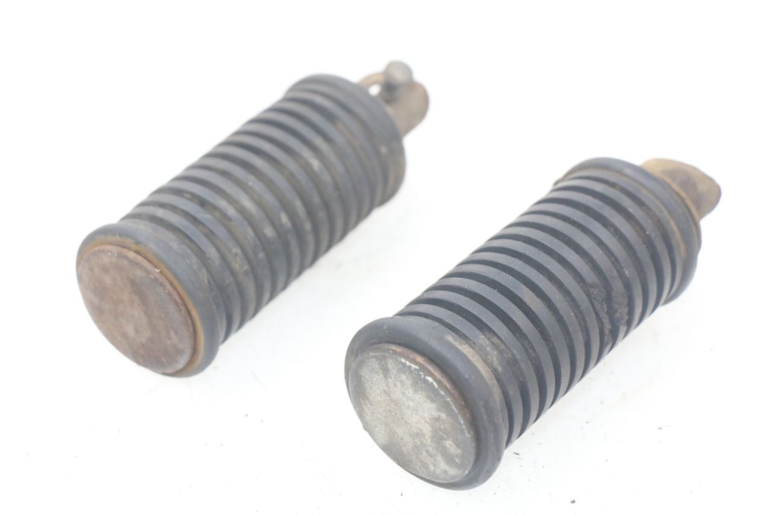 photo de PAR DE APOYAPIÉS TRASEROS SUZUKI XF FREEWIND 650 (1997 - 2003) - Primer plano técnico