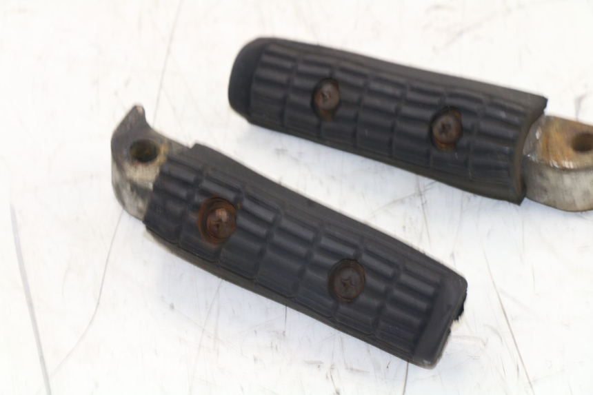 photo de PAR REPOSAPIES TRASERA YAMAHA XJS DIVERSION 600 (1997 - 1999) - Primer plano técnico