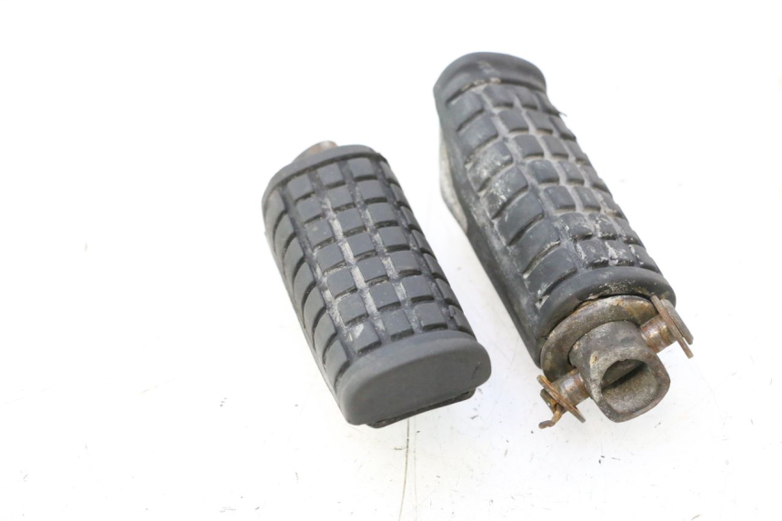 photo de PAR REPOSAPIES TRASERA HONDA XRV AFRICA TWIN 750 (1990 - 1992) - Estado de la superficie y material