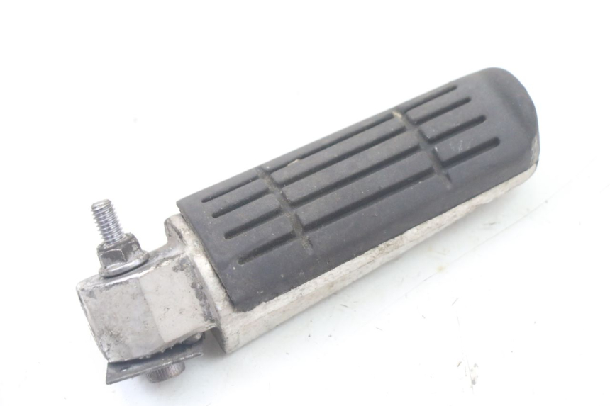 photo de PAR REPOSAPIES TRASERA YAMAHA FZ6 FAZER S2 600 (2007 - 2011) - Primer plano técnico