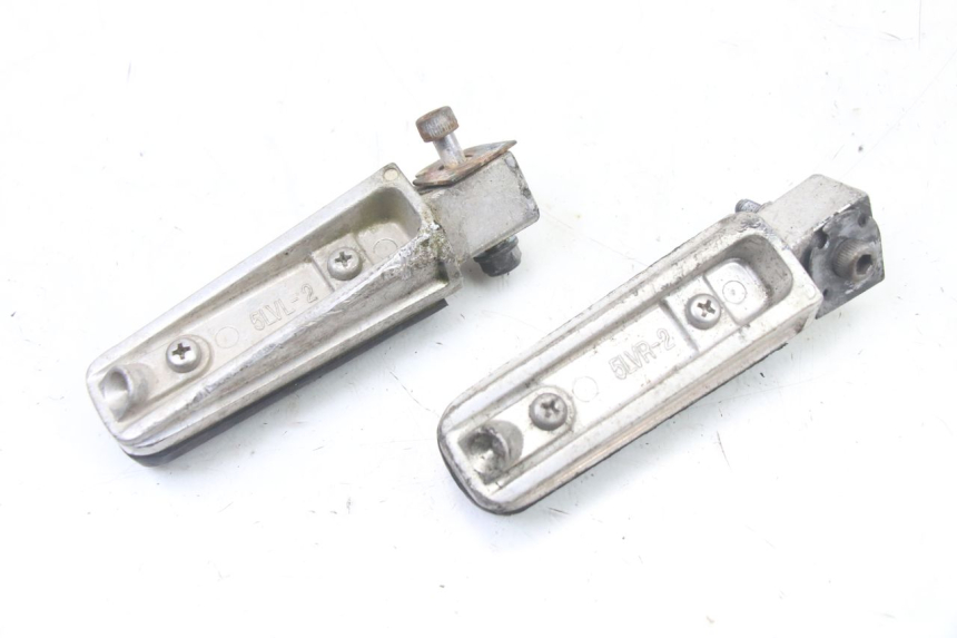 photo de PAR REPOSAPIES TRASERA YAMAHA FZ6 FAZER S2 600 (2007 - 2011) - Detalles de los puntos de fijación