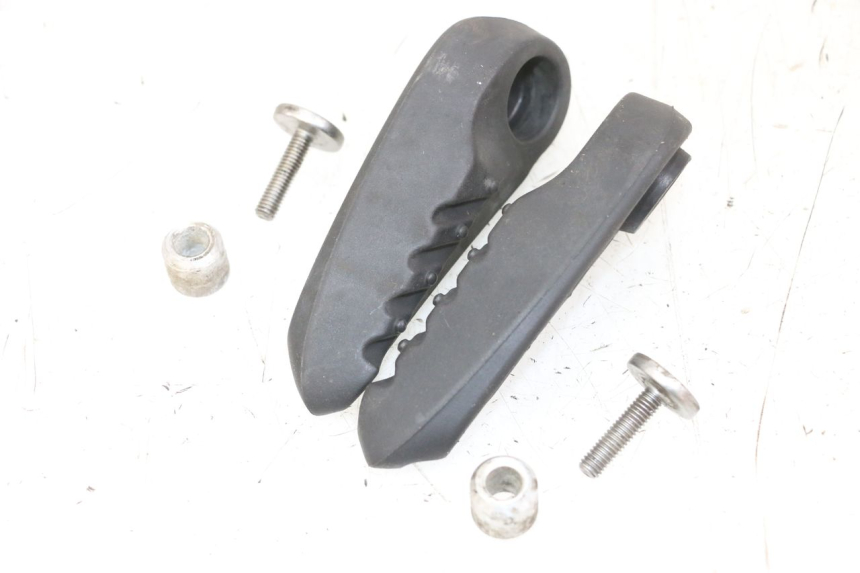 photo de PAR DE APOYAPIÉS TRASEROS YAMAHA NEOS NEO'S 4T 50 (2008 - 2016) - Zoom estado de uso