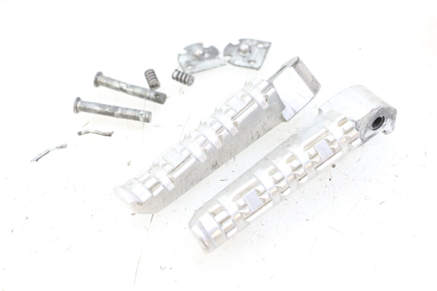 photo de PAR REPOSAPIES TRASERA YAMAHA YP T-MAX TMAX 530 (2017 - 2020) - Detalle de la pieza