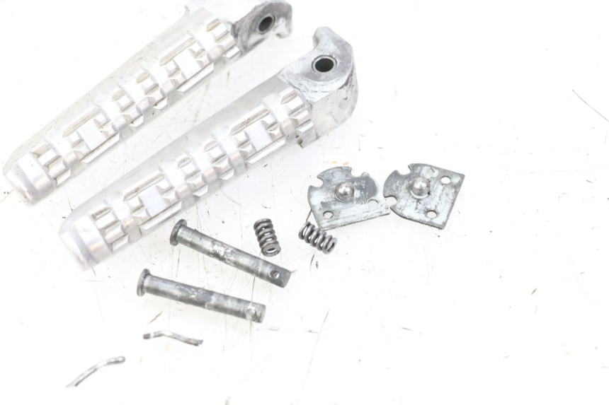 photo de PAR REPOSAPIES TRASERA YAMAHA YP T-MAX TMAX 530 (2017 - 2020) - Primer plano técnico