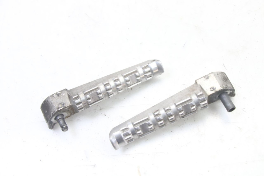 photo de PAR REPOSAPIES TRASERA YAMAHA YP X-MAX XMAX 400 (2014 - 2017) - Detalle de la pieza