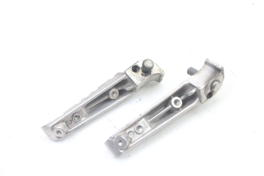 photo de PAR REPOSAPIES TRASERA YAMAHA YP X-MAX XMAX 400 (2014 - 2017) - Primer plano técnico