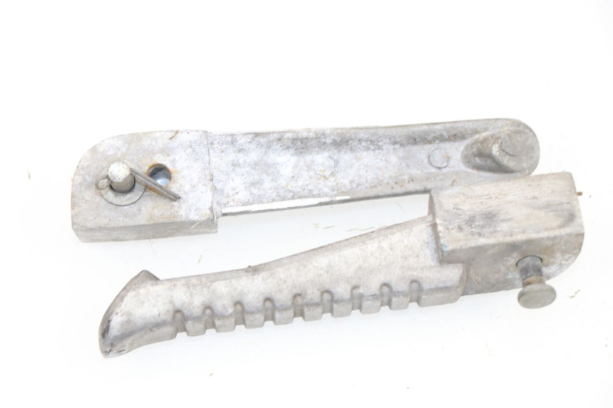 photo de PAR REPOSAPIES TRASERA YIYING YY T POWER MAX 125 (2006 - 2016) - Otra perspectiva