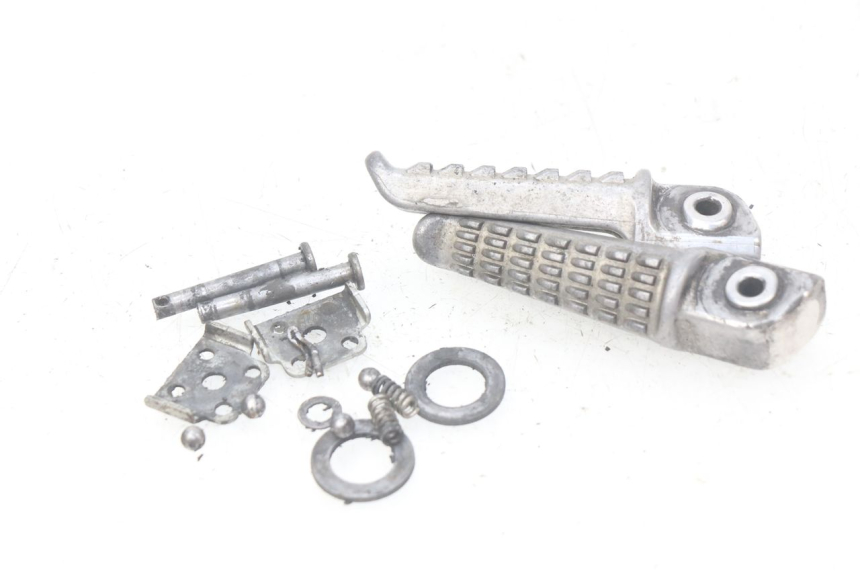 photo de PAR DE APOYAPIÉS TRASEROS KAWASAKI Z S 750 (2003 - 2006) - Detalle de la pieza