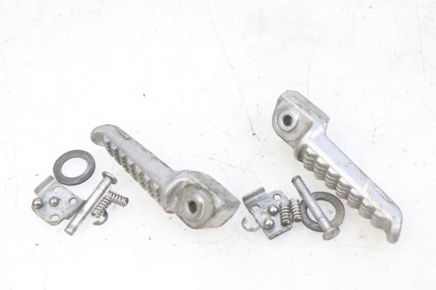 photo de PAR DE REPOSAPIÉS TRASEROS KAWASAKI Z 750 (2007 - 2013) - Zoom estado de uso