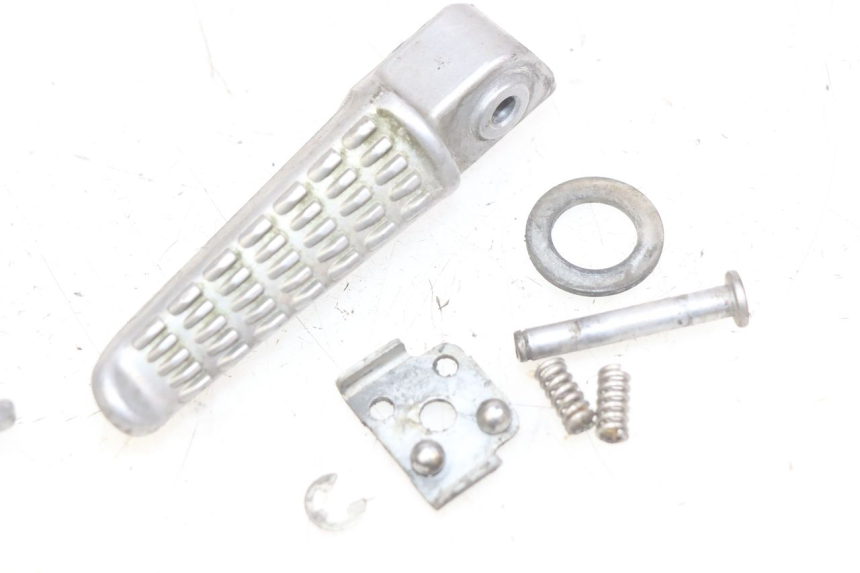 photo de PAR DE REPOSAPIÉS TRASEROS KAWASAKI Z 750 (2007 - 2013) - Detalles de los puntos de fijación