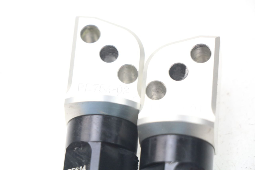 photo de PAR REPOSAPIES TRASERA KAWASAKI Z Z900 900 (2017 - 2019) - Detalle de la pieza