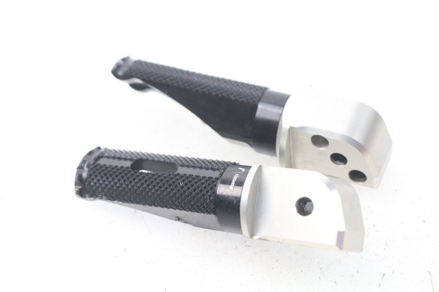 photo de PAR REPOSAPIES TRASERA KAWASAKI Z Z900 900 (2017 - 2019) - Primer plano técnico