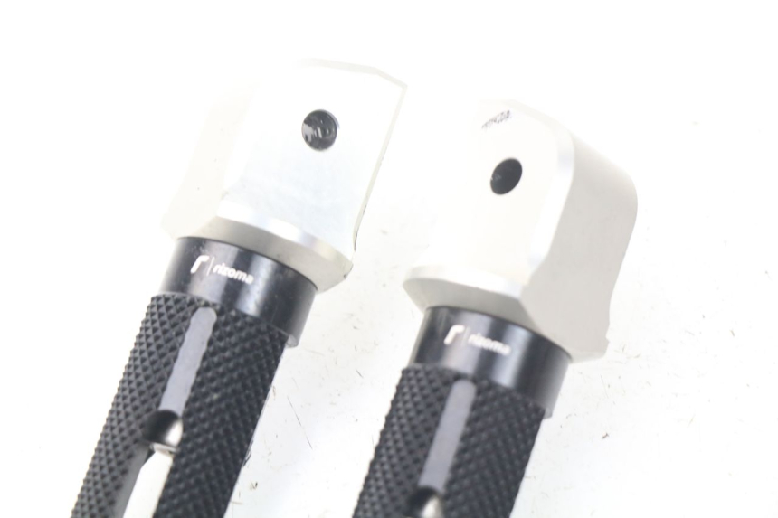 photo de PAR REPOSAPIES TRASERA KAWASAKI Z Z900 900 (2017 - 2019) - Detalles de los puntos de fijación