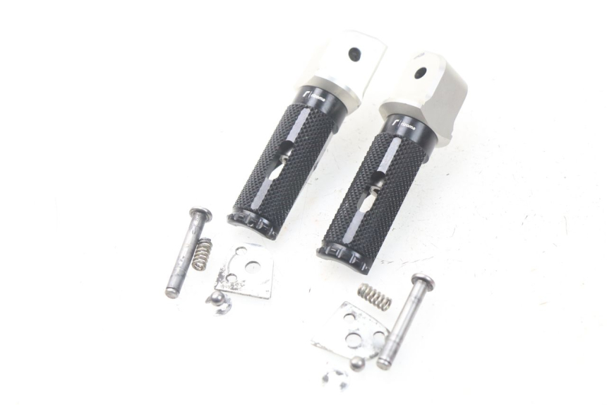 photo de PAR REPOSAPIES TRASERA KAWASAKI Z Z900 900 (2017 - 2019) - Estado de la superficie y material