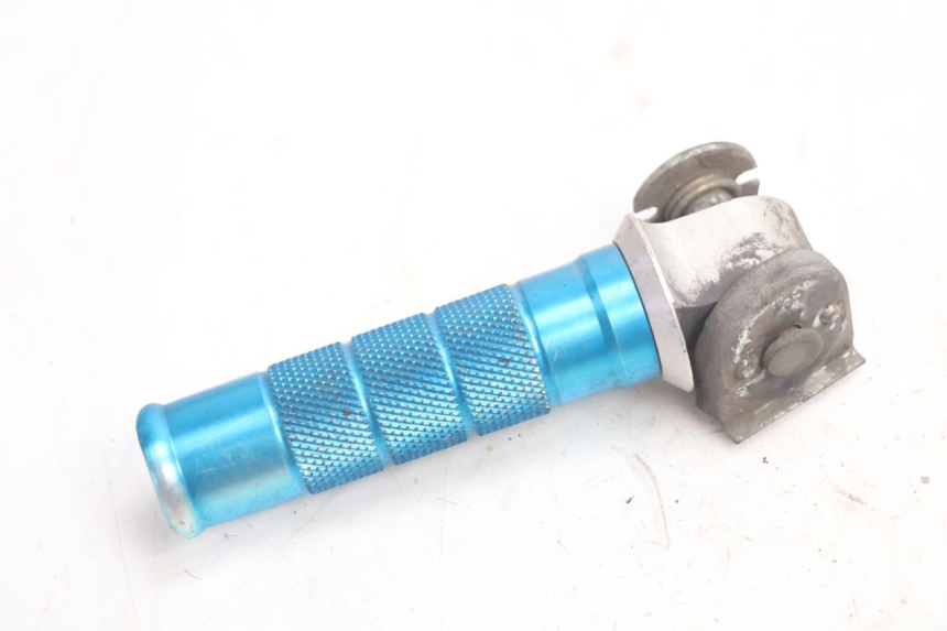 photo de PAR DE APOYAPIÉS TRASEROS KAWASAKI ZX-6R ZX6R 600 (1995 - 1997) - Detalle de la pieza