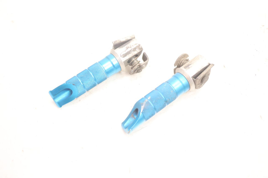 photo de PAR DE APOYAPIÉS TRASEROS KAWASAKI ZX-6R ZX6R 600 (1995 - 1997) - Detalles de los puntos de fijación