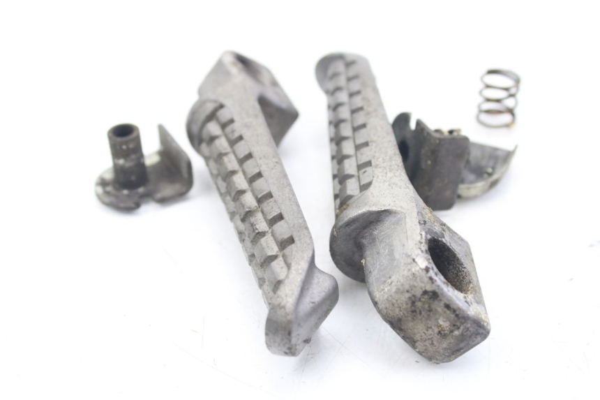 photo de PAR DE APOYAPIÉS TRASEROS KAWASAKI ZZR 600 (1995 - 2004) - Detalle de la pieza