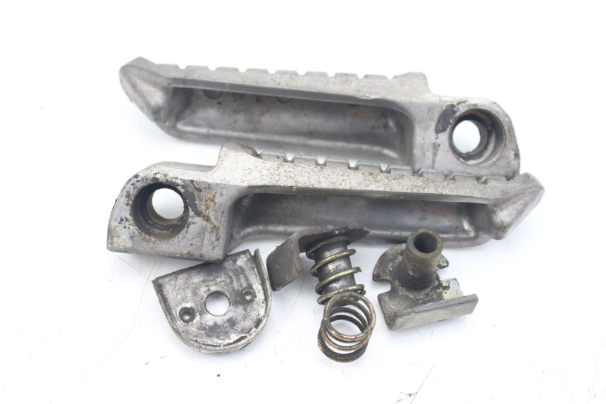 photo de PAR DE APOYAPIÉS TRASEROS KAWASAKI ZZR 600 (1995 - 2004) - Otra perspectiva