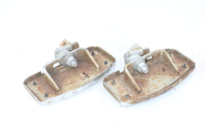 photo de PAR REPOSAPIES DELANTERA HYOSUNG GV AQUILA 125 (2000 - 2009) - Zoom estado de uso