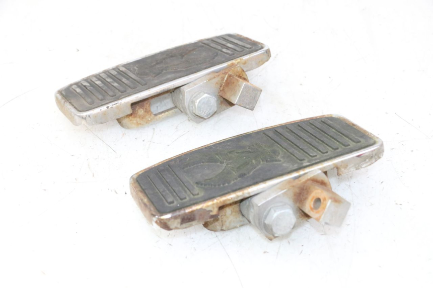 photo de PAR REPOSAPIES DELANTERA HYOSUNG GV AQUILA 125 (2000 - 2009) - Estado de la superficie y material