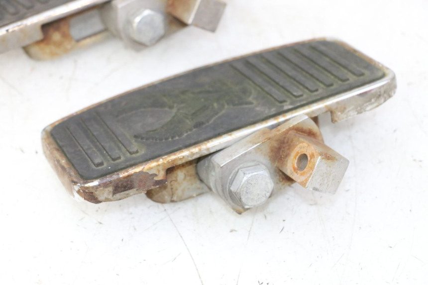 photo de PAR REPOSAPIES DELANTERA HYOSUNG GV AQUILA 125 (2000 - 2009) - Marcados y referencias originales