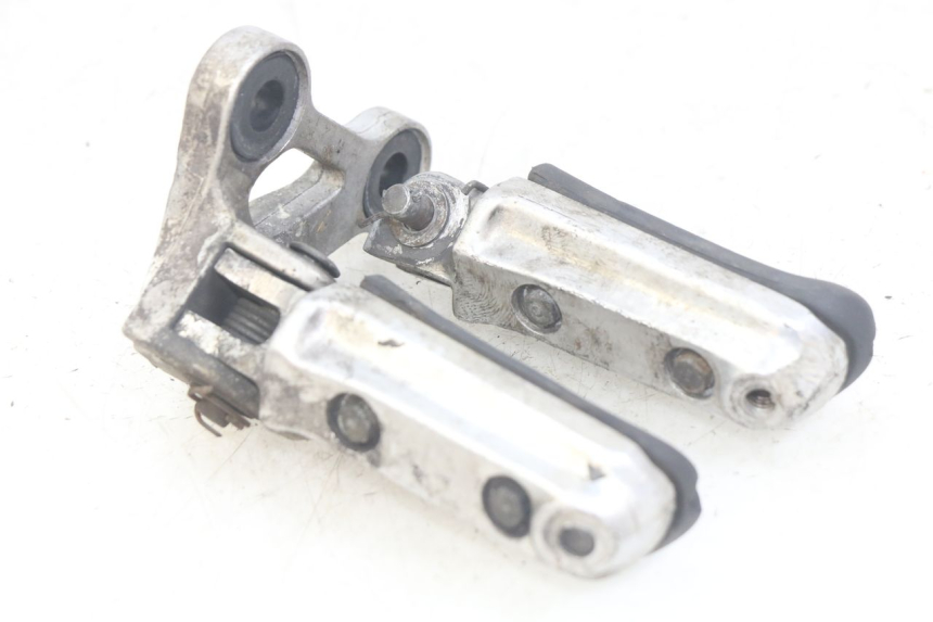 photo de PAR DE REPOSAPIÉS DELANTEROS HONDA CBR F SC25 1000 (1989 - 1992) - Vista general del producto