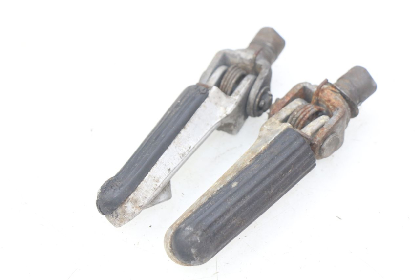 photo de PAR DE REPOSAPIÉS DELANTEROS HONDA CBR RR FIREBLADE 900 (1992 - 1994) - Vista principal