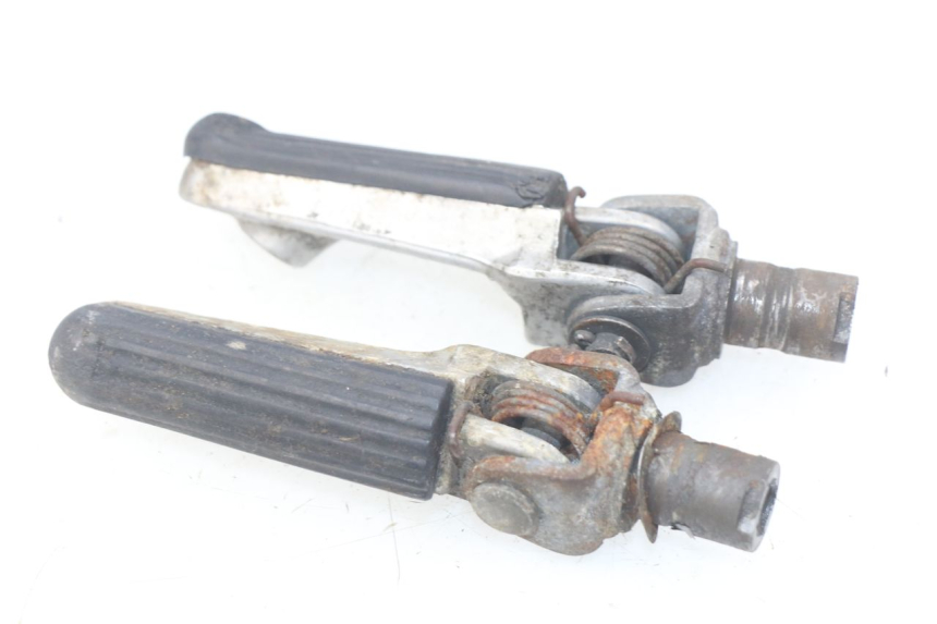 photo de PAR DE REPOSAPIÉS DELANTEROS HONDA CBR RR FIREBLADE 900 (1992 - 1994) - Vista general del producto