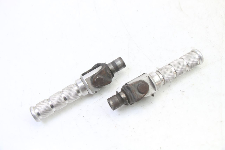 photo de PAR DE REPOSAPIÉS DELANTEROS HONDA CBR RR FIREBLADE 900 (1992 - 1994) - Vista principal