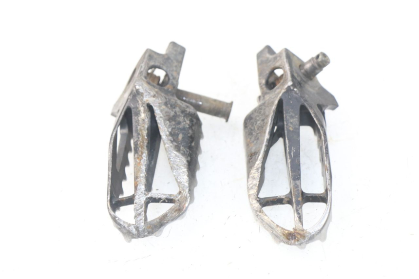 photo de PAR REPOSAPIES DELANTERA HONDA CRF CR-F 450 (2005 - 2008) - Primer plano técnico