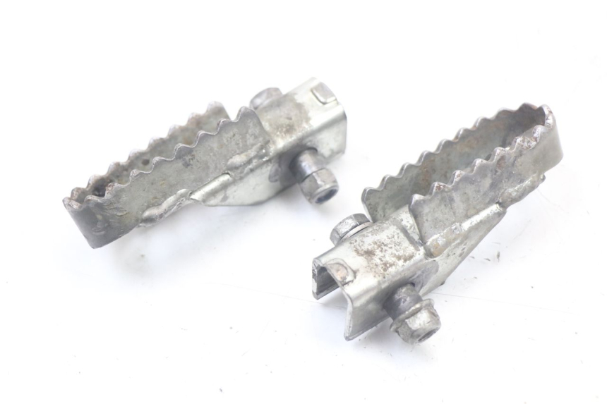 photo de PAR REPOSAPIES DELANTERA DERBI SENDA SM DRD X-TREME 50 (2011 - 2017) - Zoom estado de uso