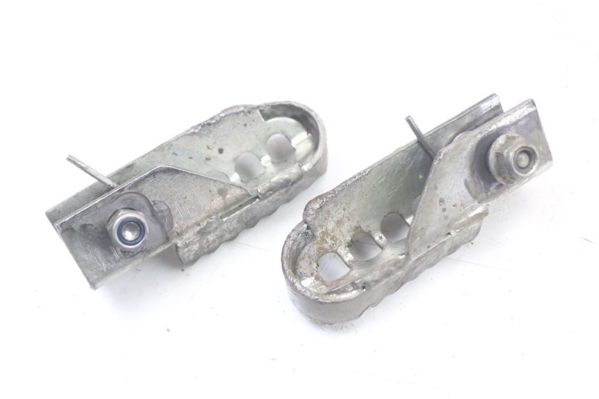 photo de PAR REPOSAPIES DELANTERA DERBI SENDA SM DRD X-TREME 50 (2011 - 2017) - Primer plano técnico