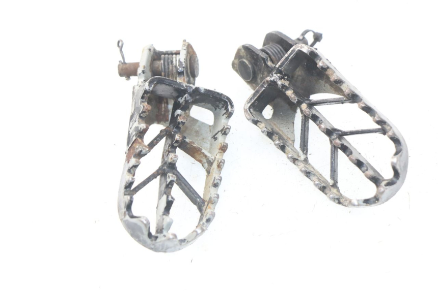 photo de PAR DE REPOSAPIÉS DELANTEROS LONCIN DIRT BIKE 125 - Vista principal