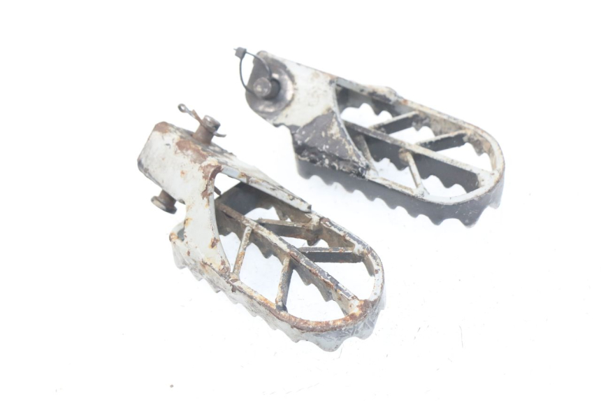 photo de PAR DE REPOSAPIÉS DELANTEROS LONCIN DIRT BIKE 125 - Otra perspectiva